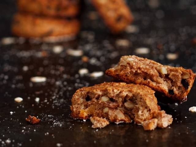 ciastka z suszonymi owocami i orzechami